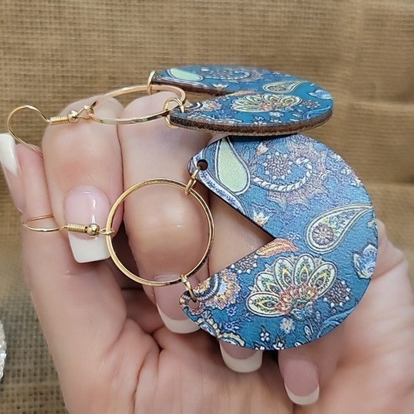 FRENCH PAISLEY WOOD DROP EARRINGS - Picture 7 of 8